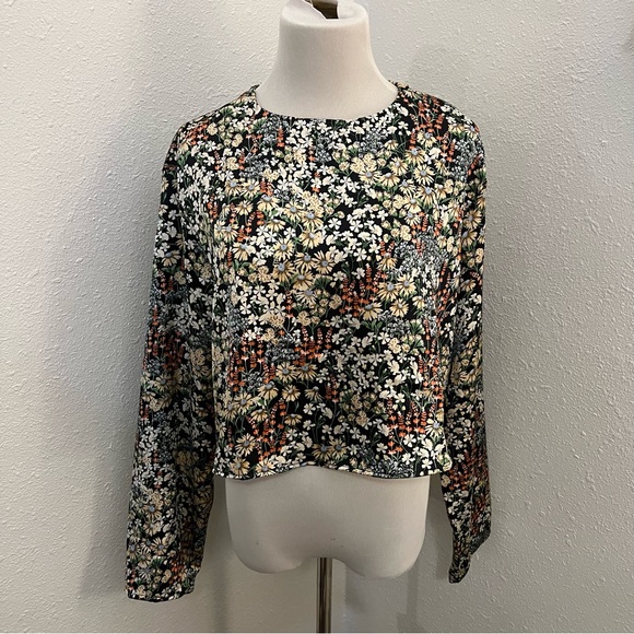 H&M Tops - Gorgeous NWT H&M Satin Floral Blouse large